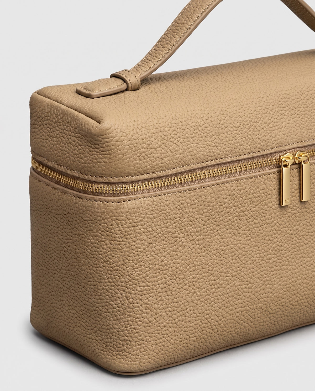 Close-up of the pebbled cowhide leather on the Orvieto vanity case in Stone
