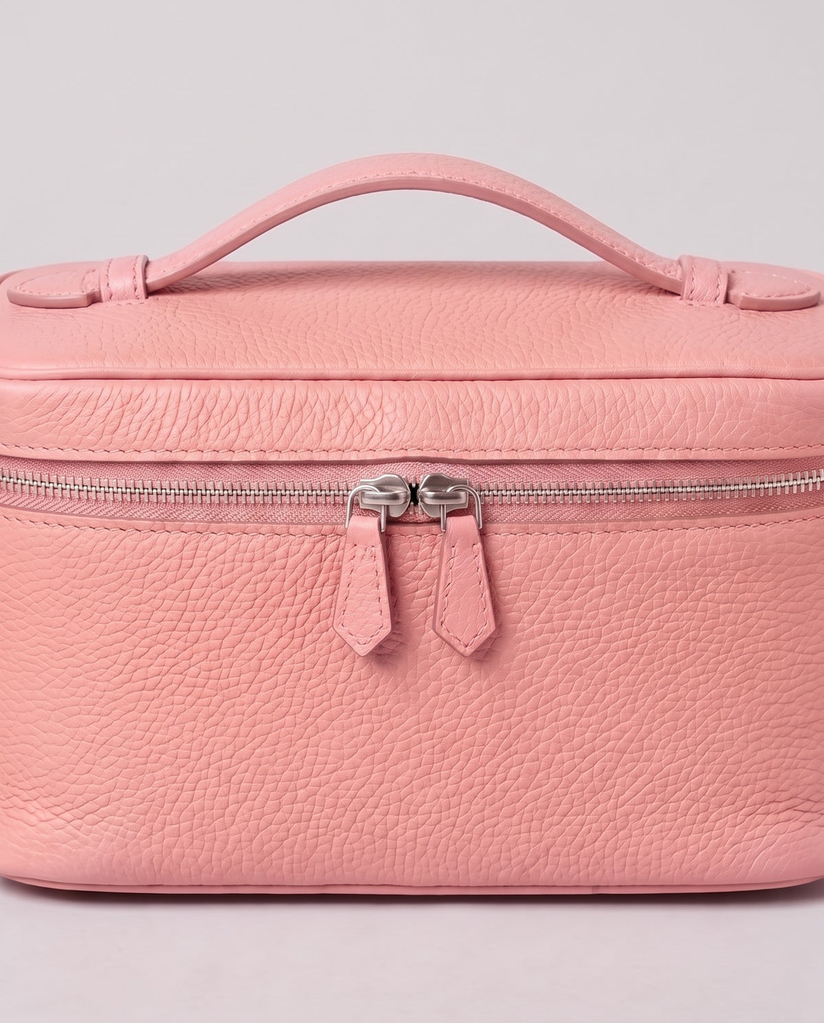 Silver zip and handle detail on the Valentina Orvieto Small bag in Pink leather