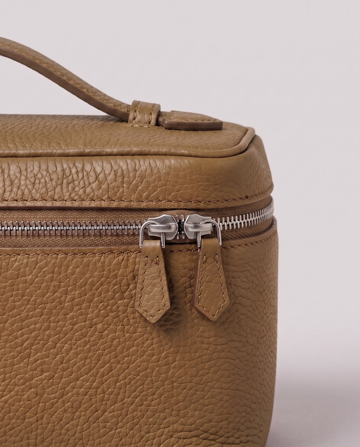 Pebbled leather close-up of the Valentina Orvieto Small bag in Taupe