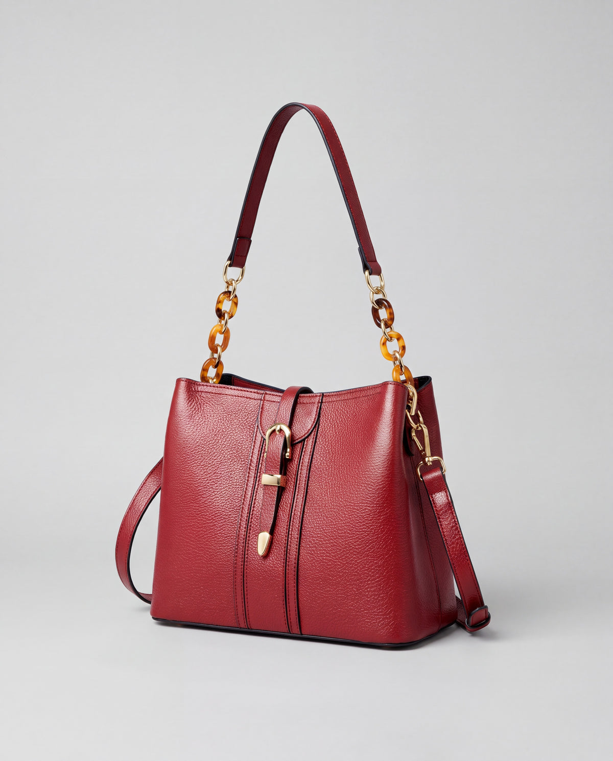 Outline bag in Red – three-quarter view