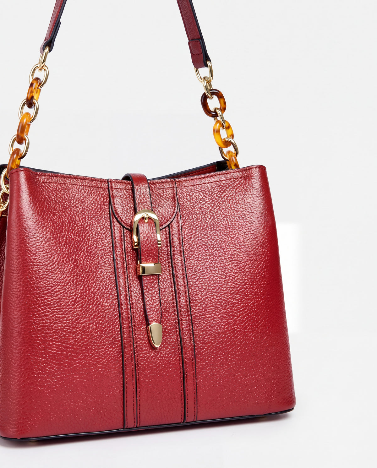 Outline bag in Red – leather detail
