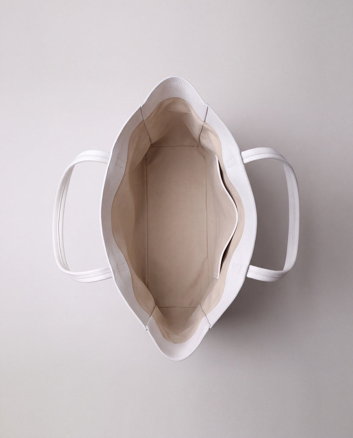 Perla Large bag in Pearl – interior view
