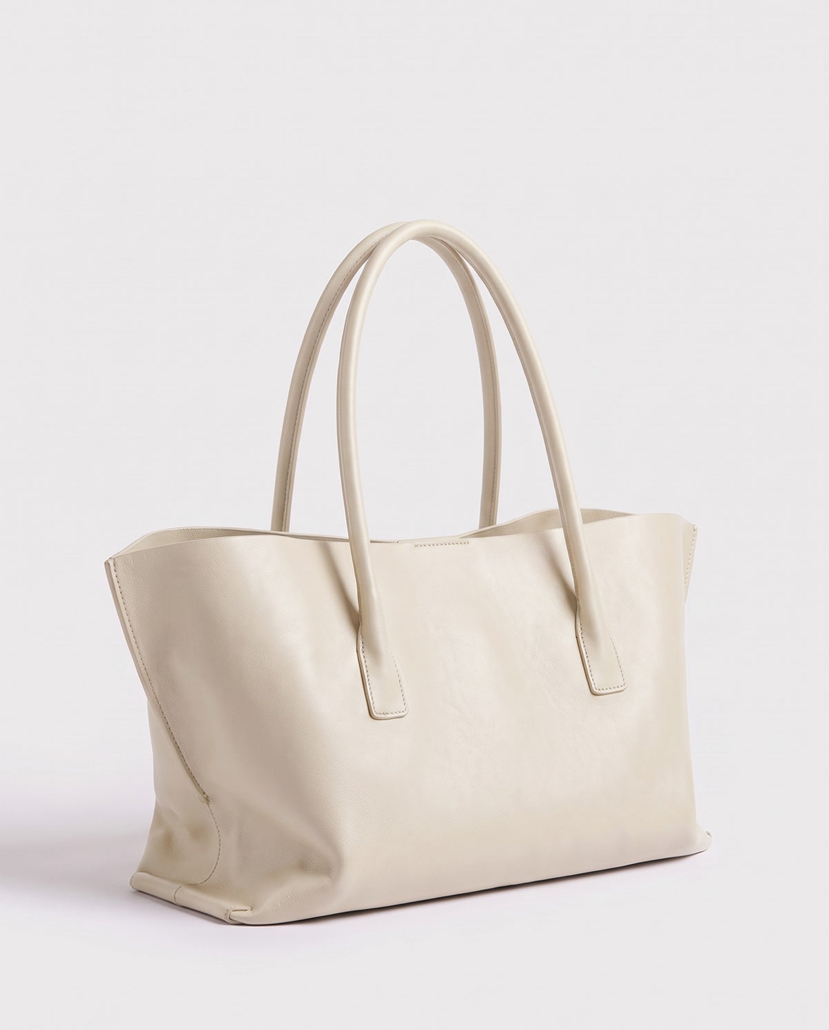 Piano leather tote in Ivory – three-quarter view