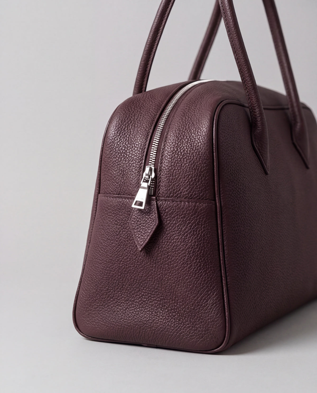 Pillow bag in Chocolate – hardware detail