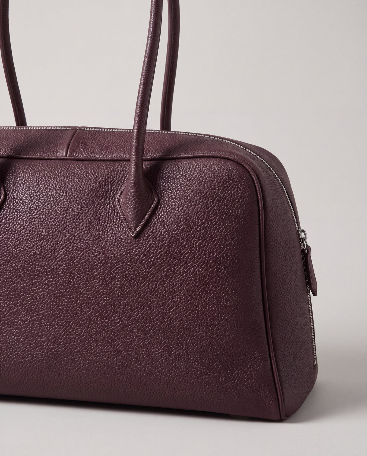 Pillow bag in Chocolate – leather detail