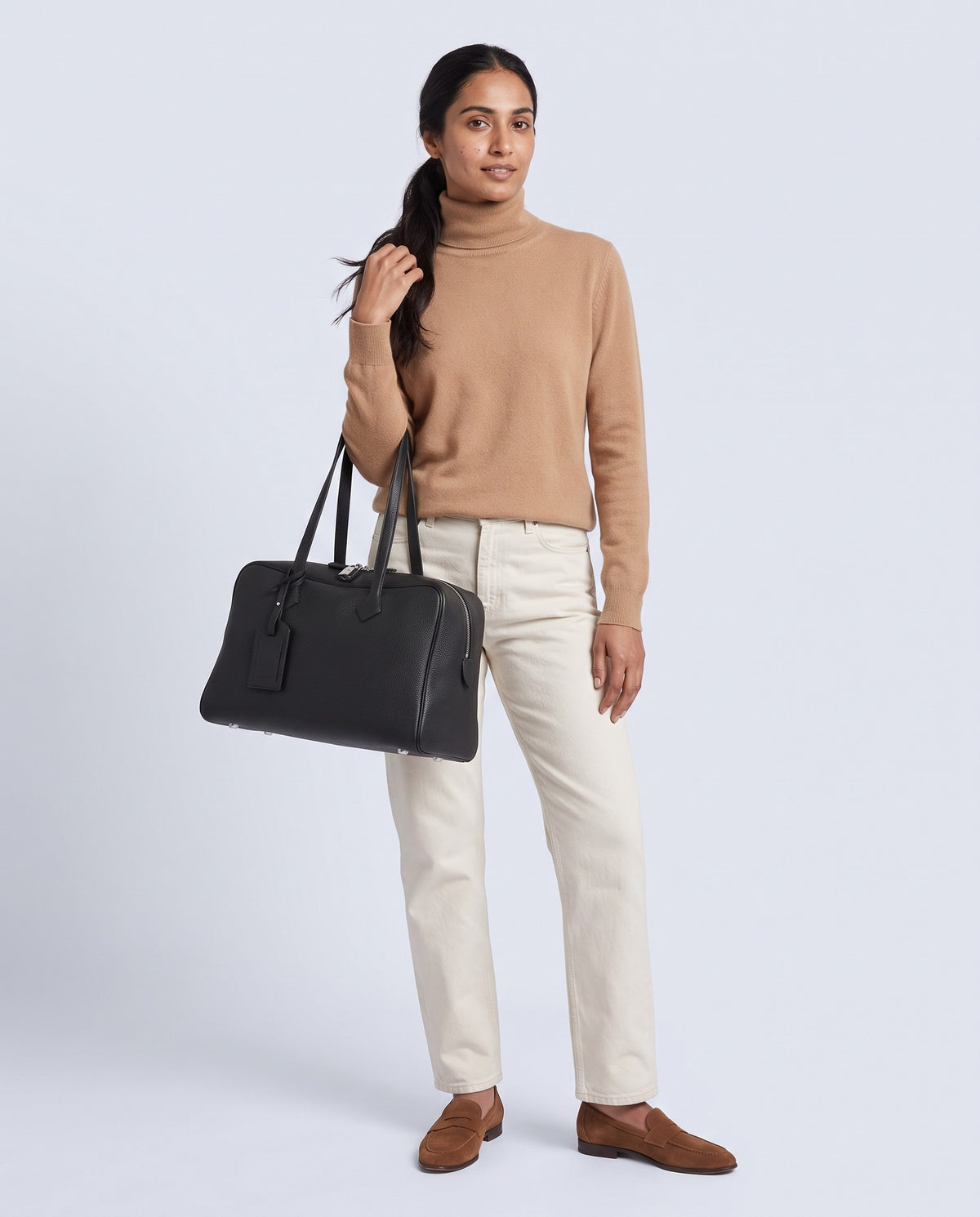Model wearing the Portofino bowling bag in Black – full-length view