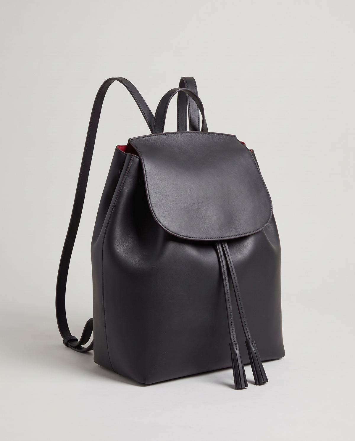 Roam Large leather backpack in Black – three-quarter view