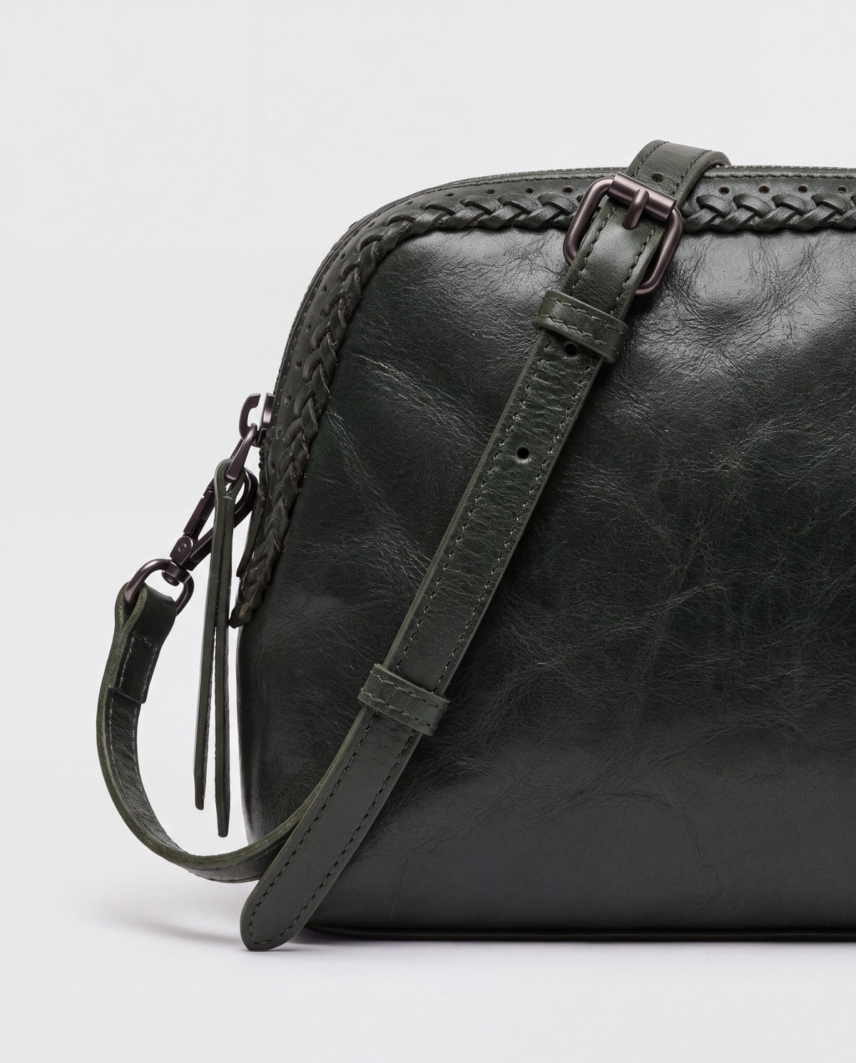 Shell bag in Green – leather detail