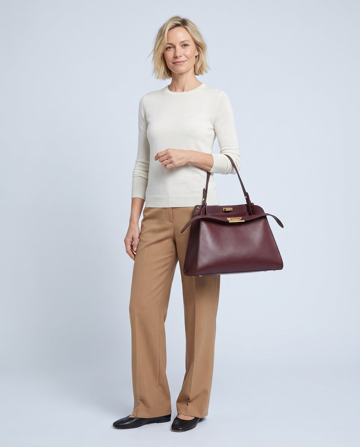Model carrying the Siracusa leather bag in Burgundy – full length