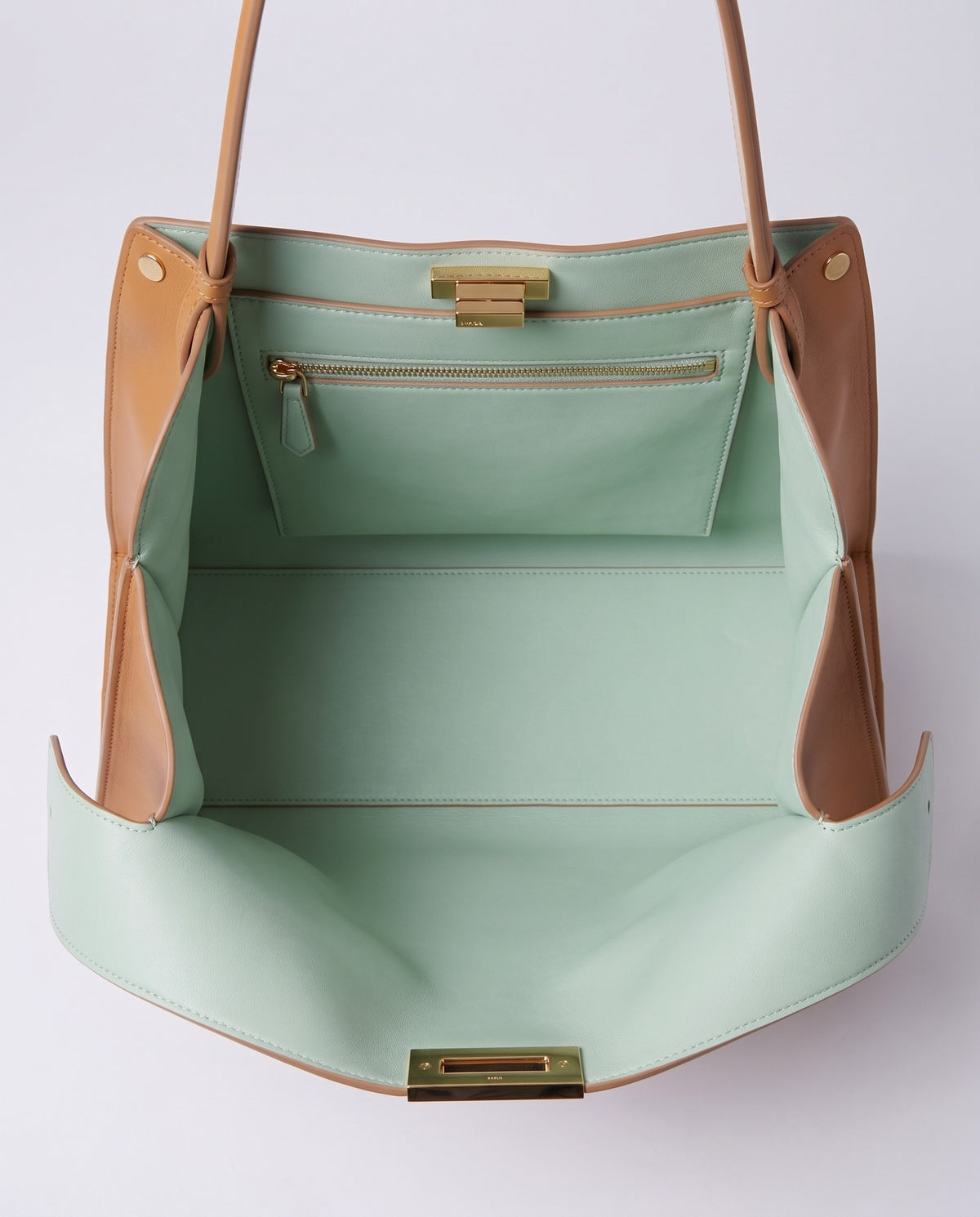 Siracusa leather bag in Tan – inside view with mint lining and pockets