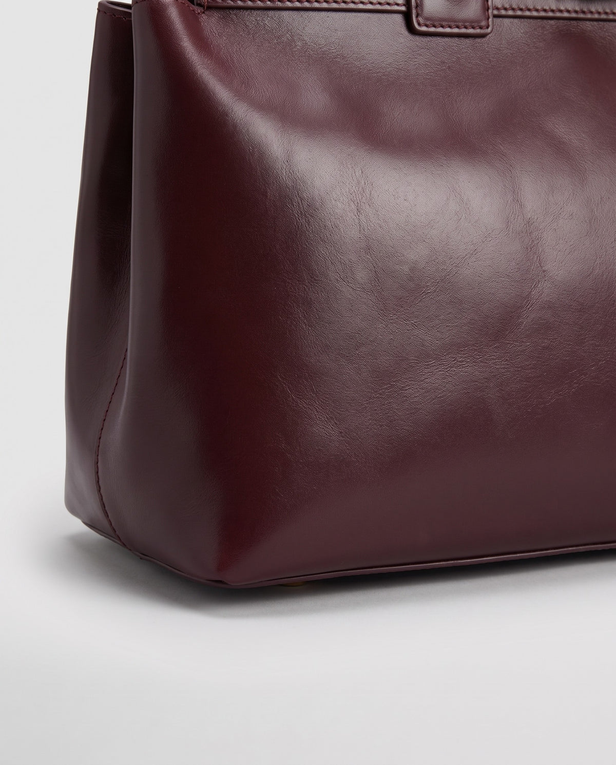 Close-up of the smooth cowhide leather on the Spello bag in Burgundy