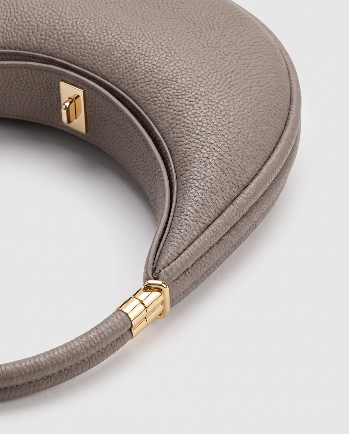 Close-up of the pebbled cowhide leather on the Todi bag in Taupe
