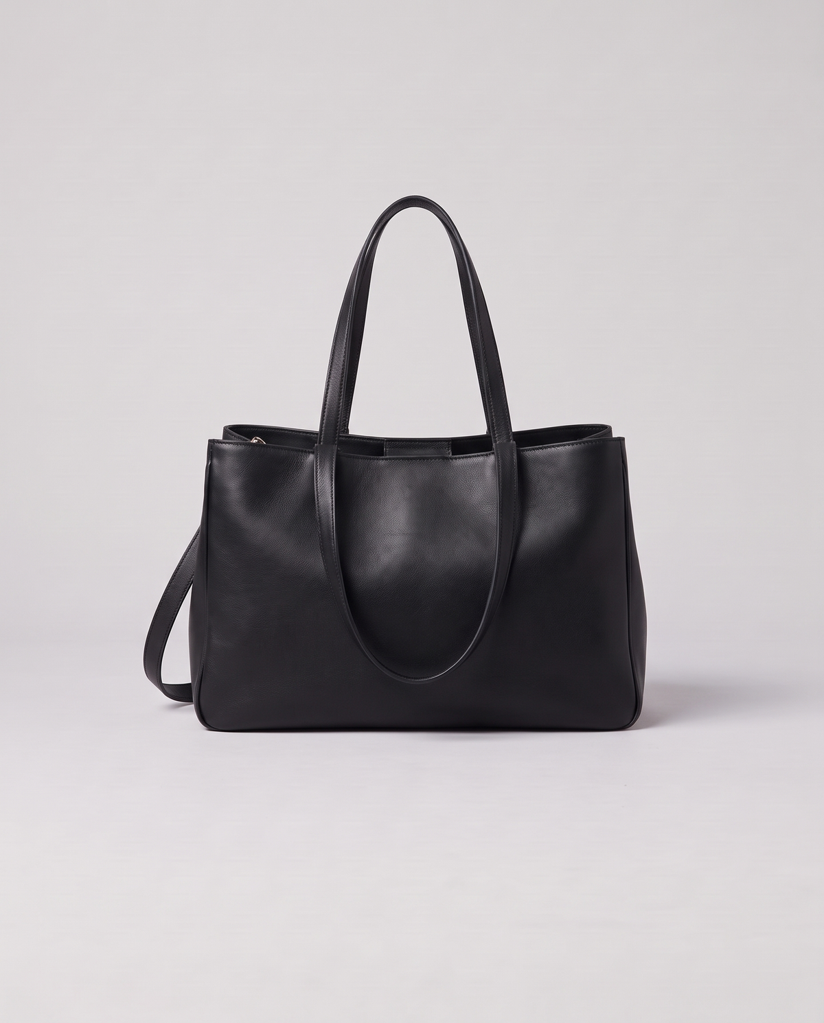 Valentina Treviso Small bag in Black, front view