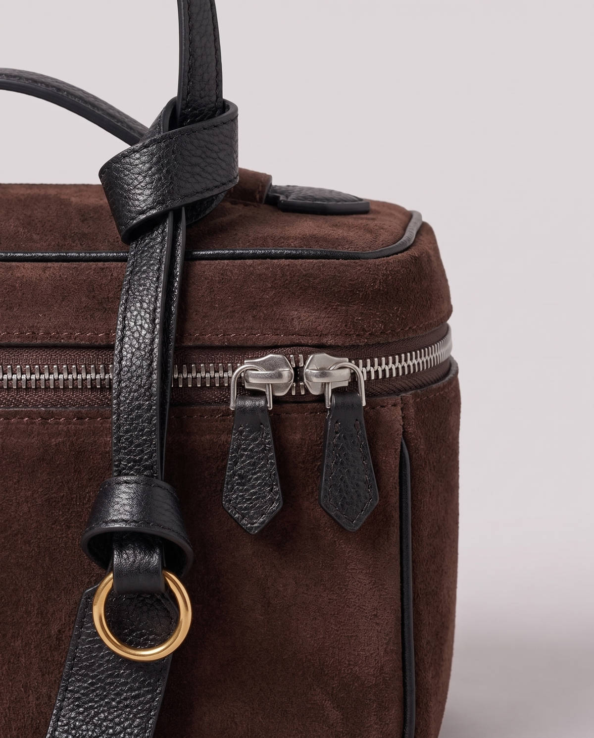 Leather close-up of the Valentina Umbra Large bag in Chocolate