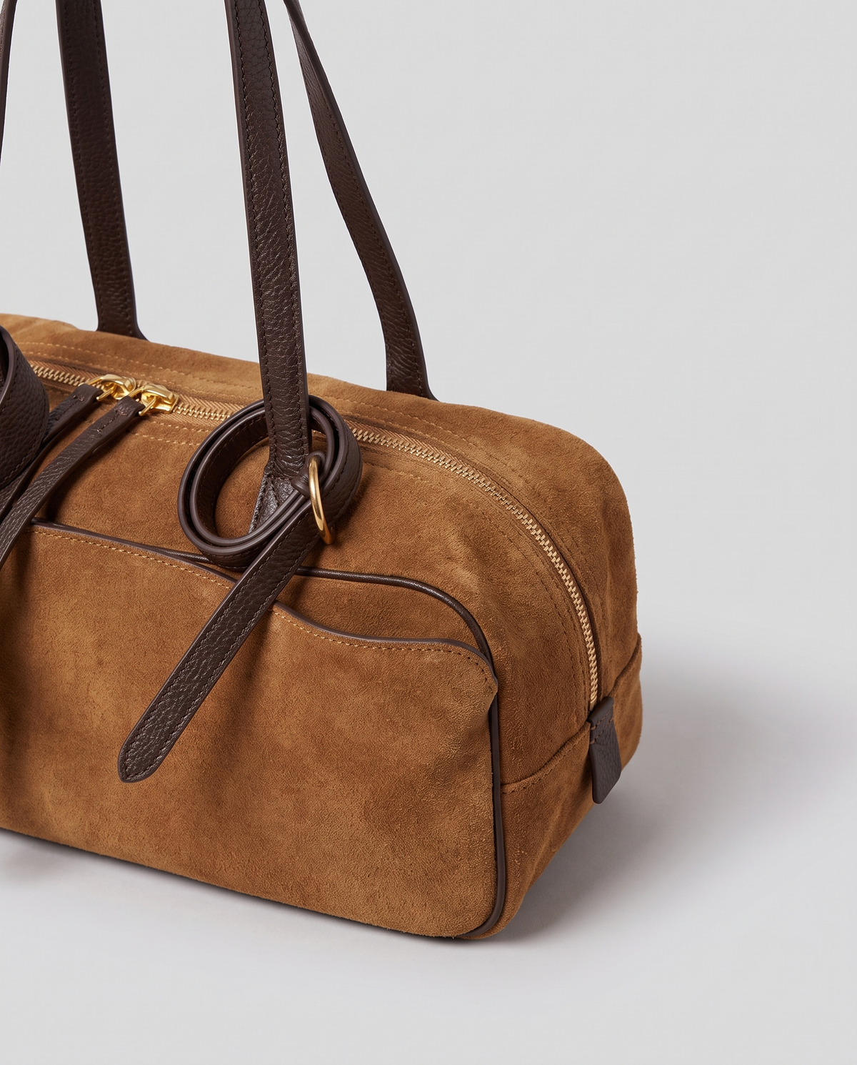 Leather close-up of the Valentina Umbra Small bag in Camel