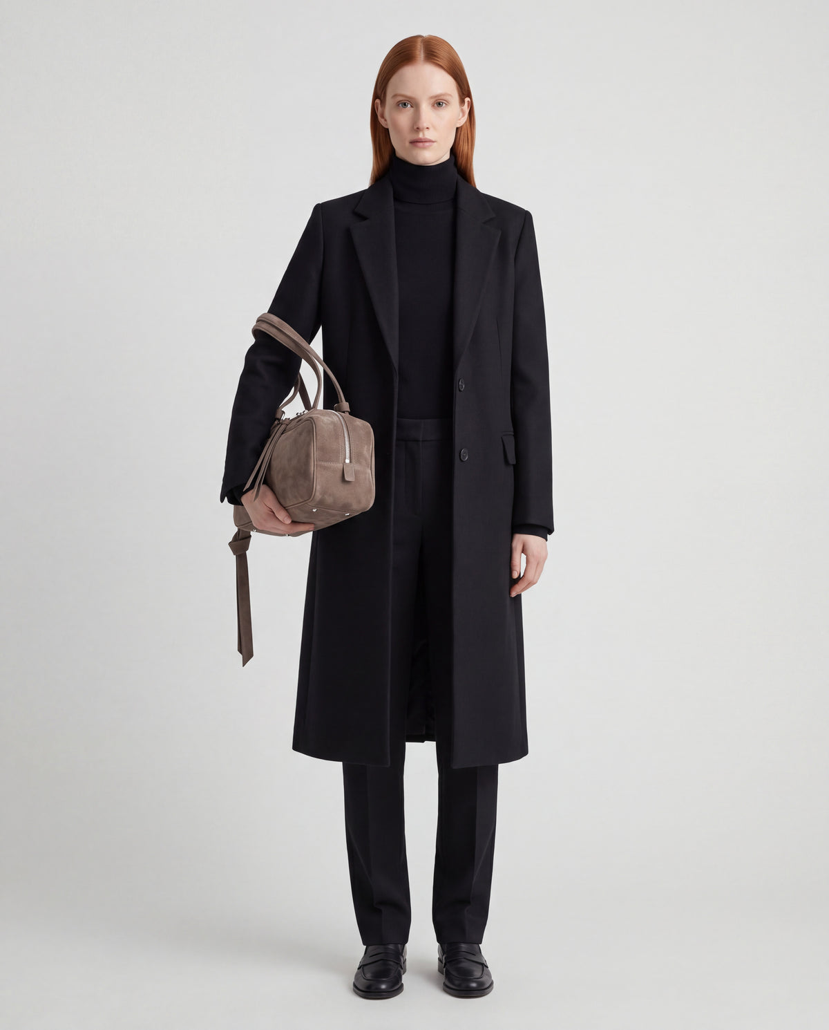 Model carrying the Valentina Linea suede shoulder bag in Taupe on the arm