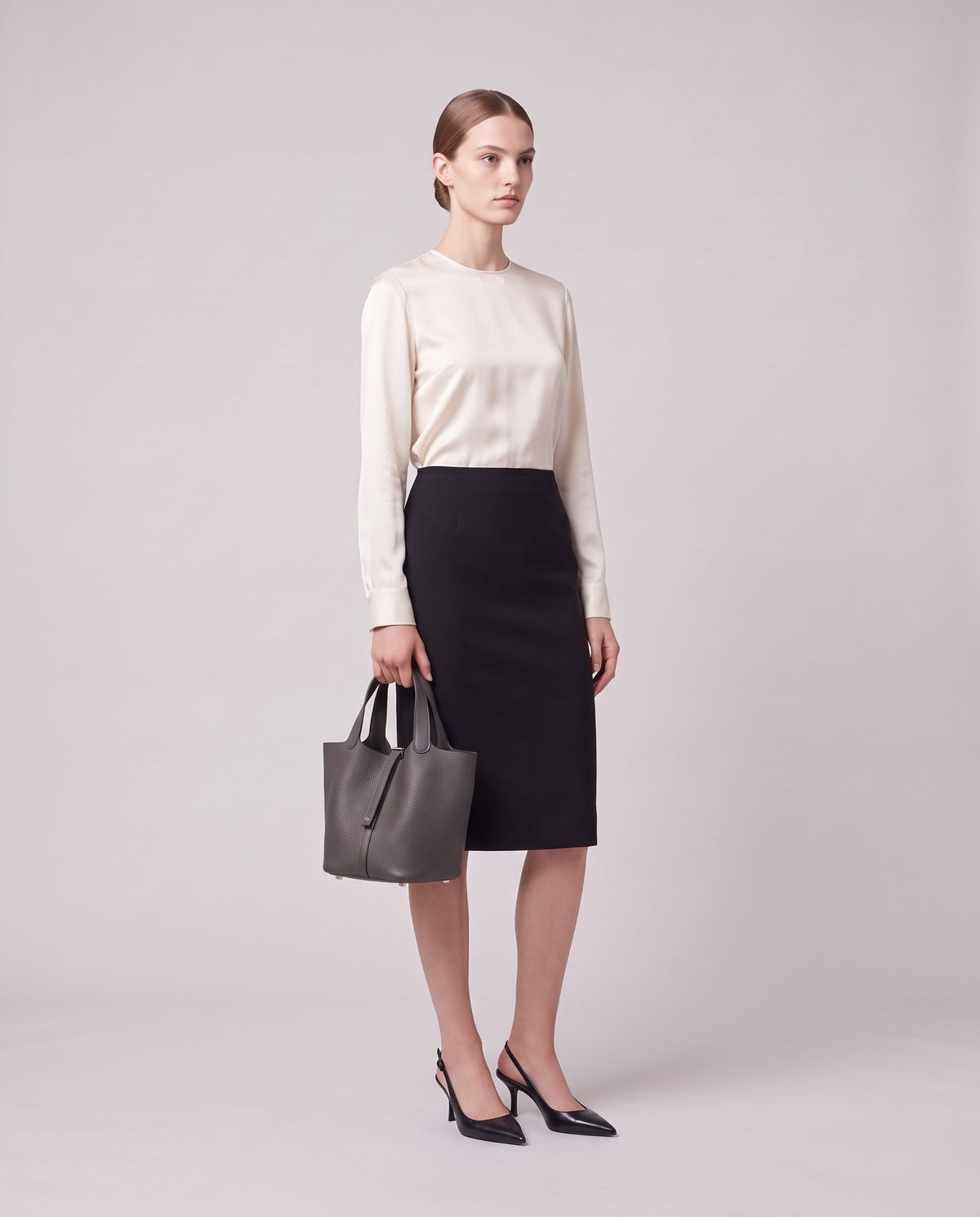 Model holding the Valentina Ostuni Large bag in Grey, full length
