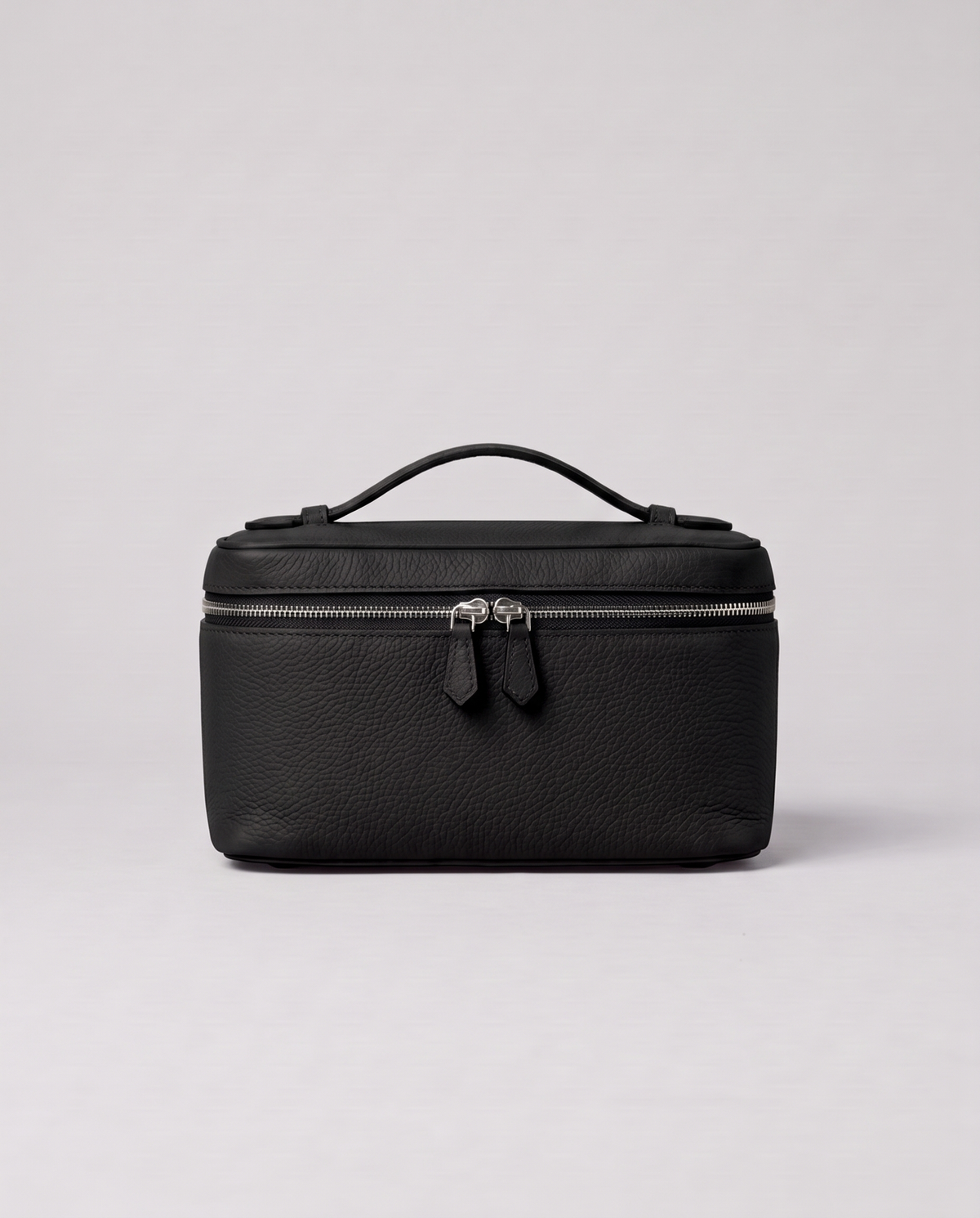Valentina Velluto Small bag in Black, front view