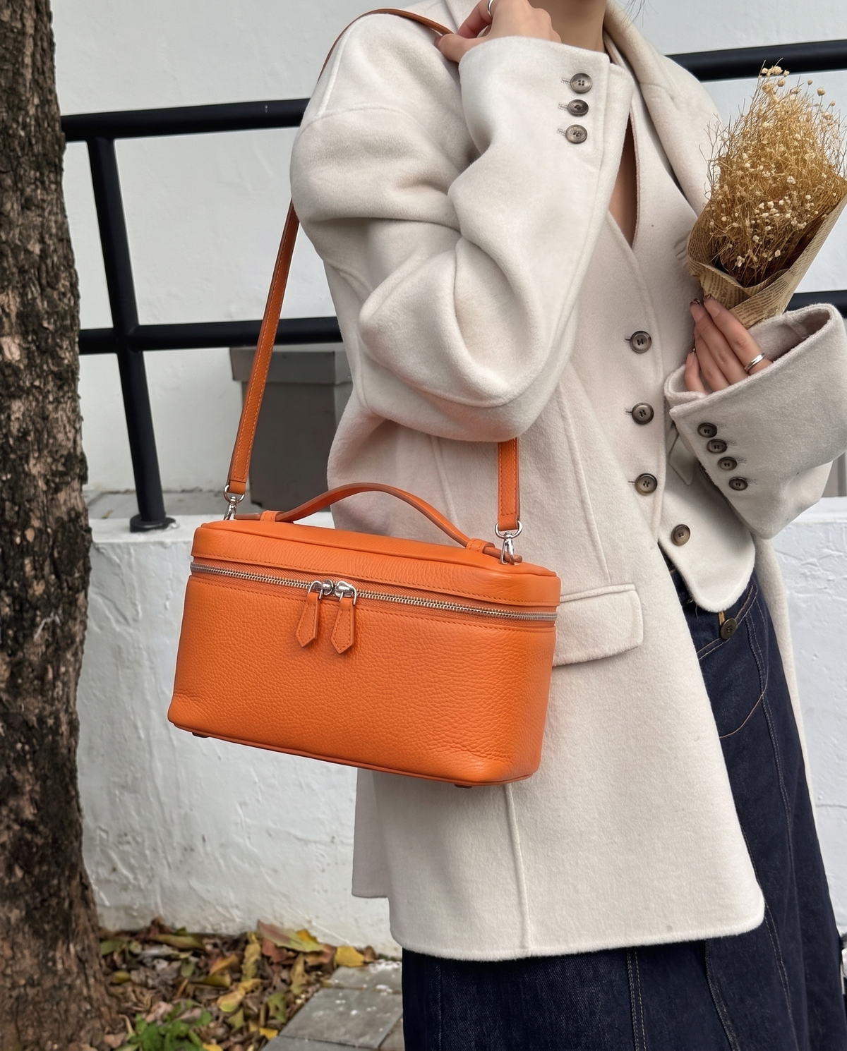 Valentina Velluto Small bag in Caramel, three-quarter view
