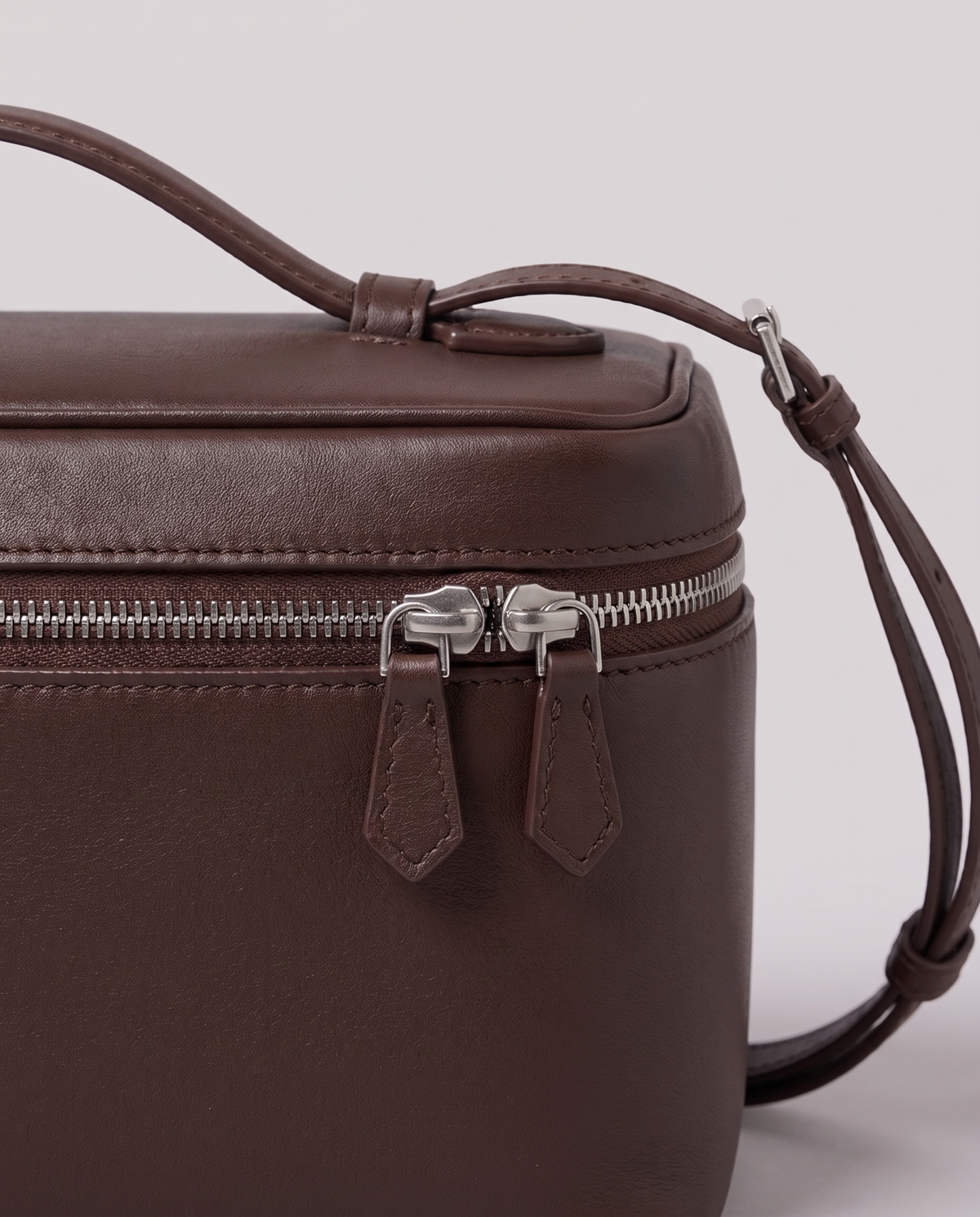 Leather close-up of the Valentina Velluto Small bag in Chocolate