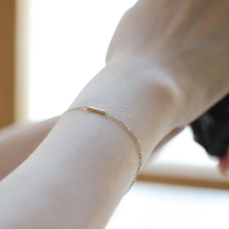 minimalist gold chain bracelet