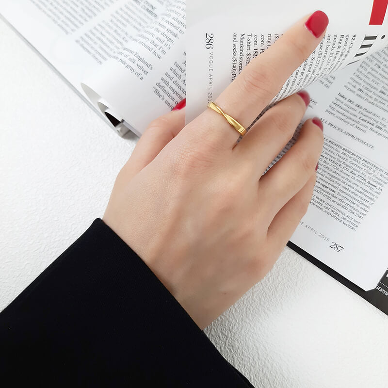 Model wearing Gold twisted ring band