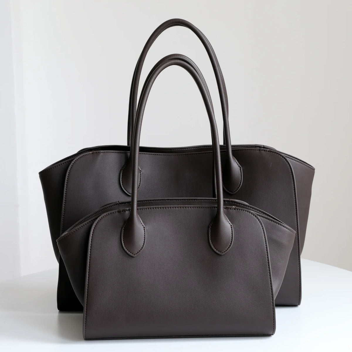Valentina Volta Large shoulder bag in Coffee, worn