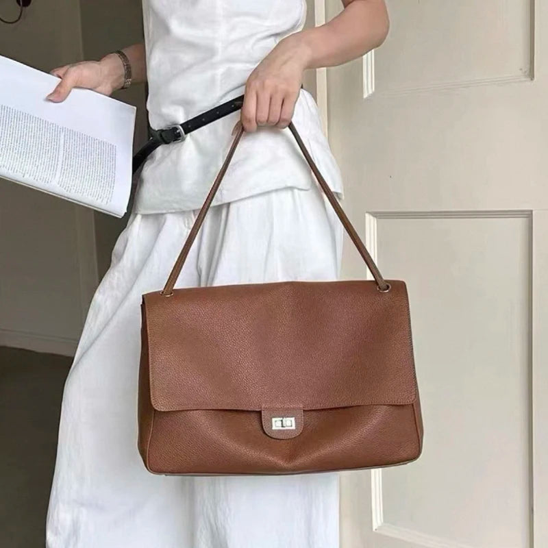 Valentina Brio Large tote in Black, detail