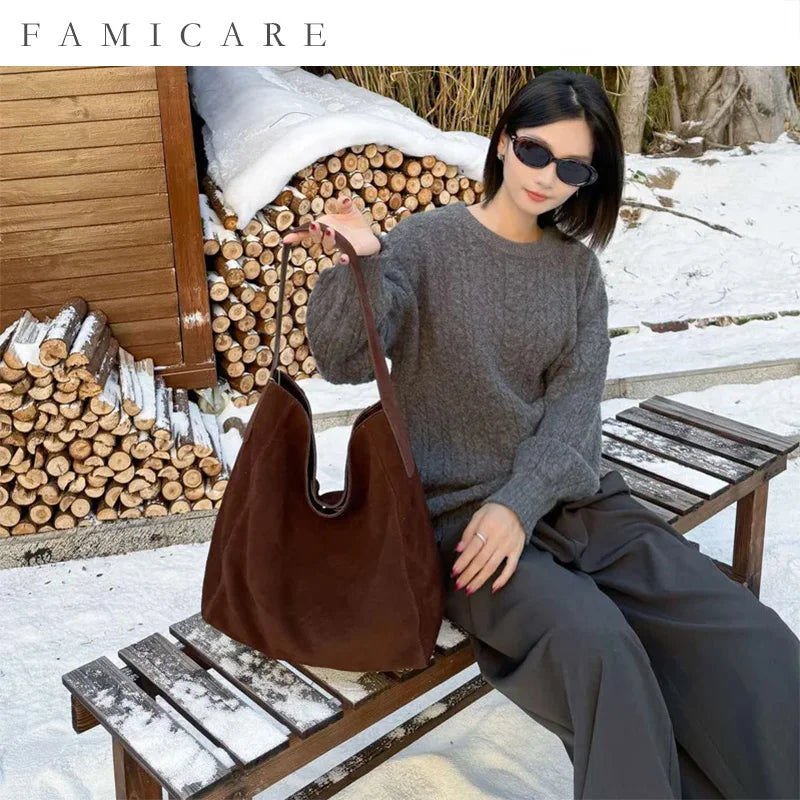 Valentina Fiato bucket bag in Coffee, back view