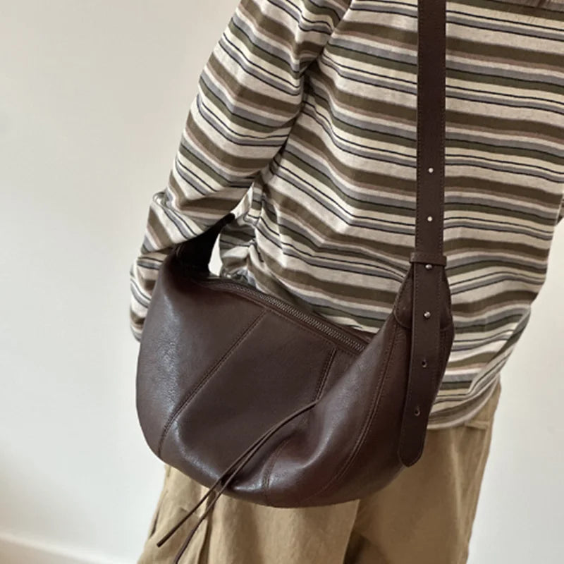 Valentina Salvia saddle bag in Dark Gray, detail