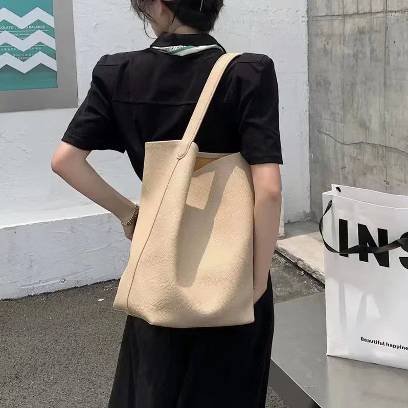 Valentina Tela Large bucket bag in Khaki
