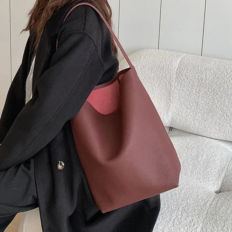 Valentina Tela Large bucket bag in Burgundy