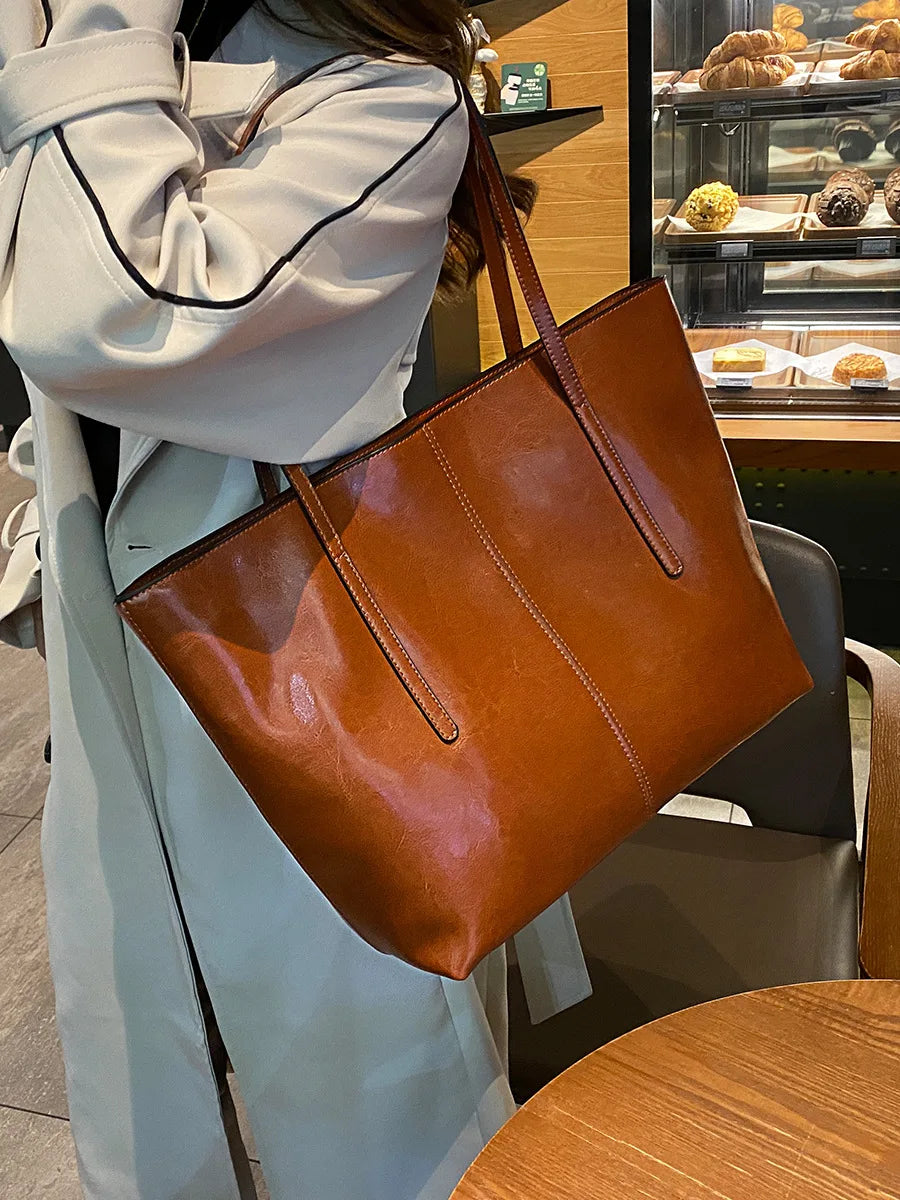 Valentina Molo tote in Cherry, worn