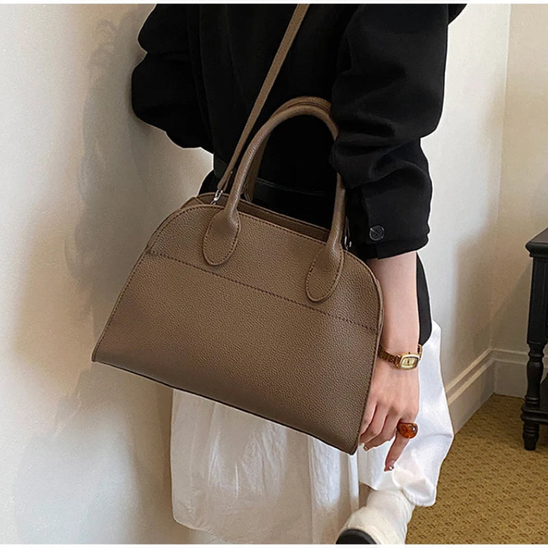 Valentina Oro tote in Grey, worn