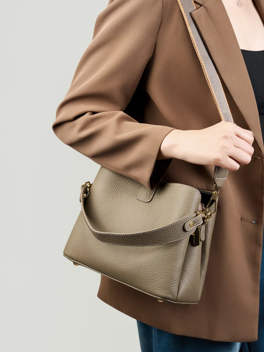 Valentina Tempo crossbody bag in White, detail