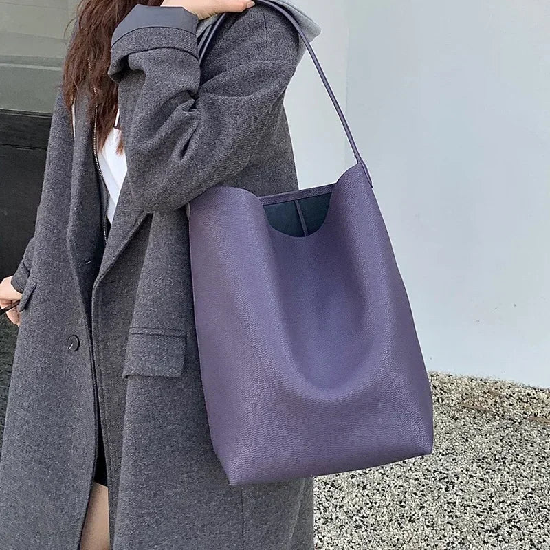 Valentina Tela Large bucket bag in Violet