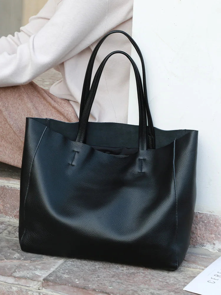 Valentina Lino tote in Biscuit, detail
