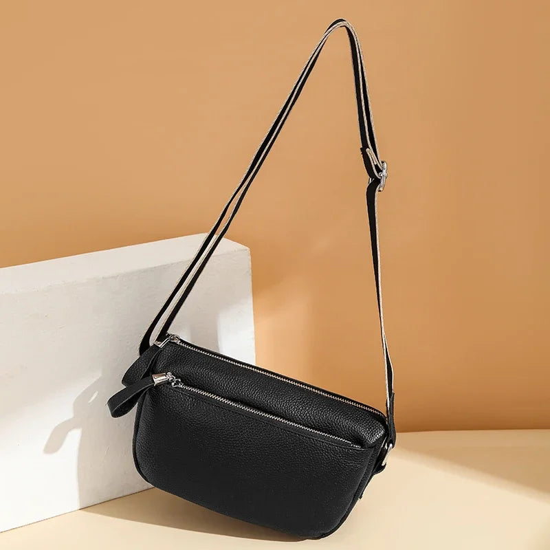 Valentina Vela tote in Black, side view