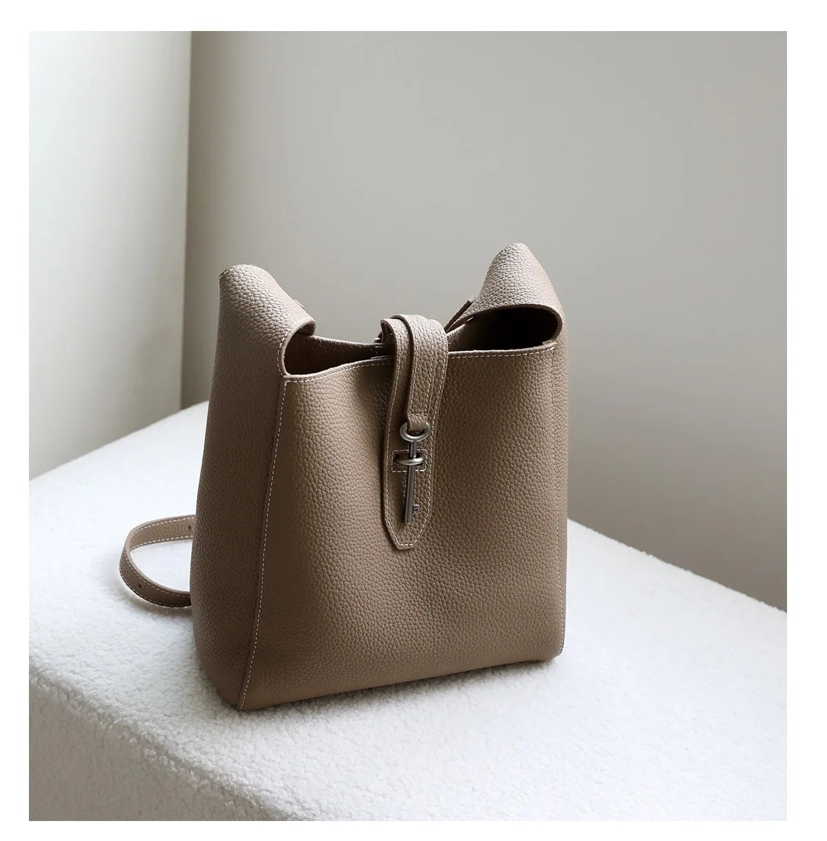 Valentina Amalfi hobo in Khaki