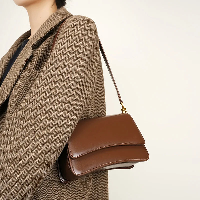 Valentina Oliva shoulder bag in Black, detail