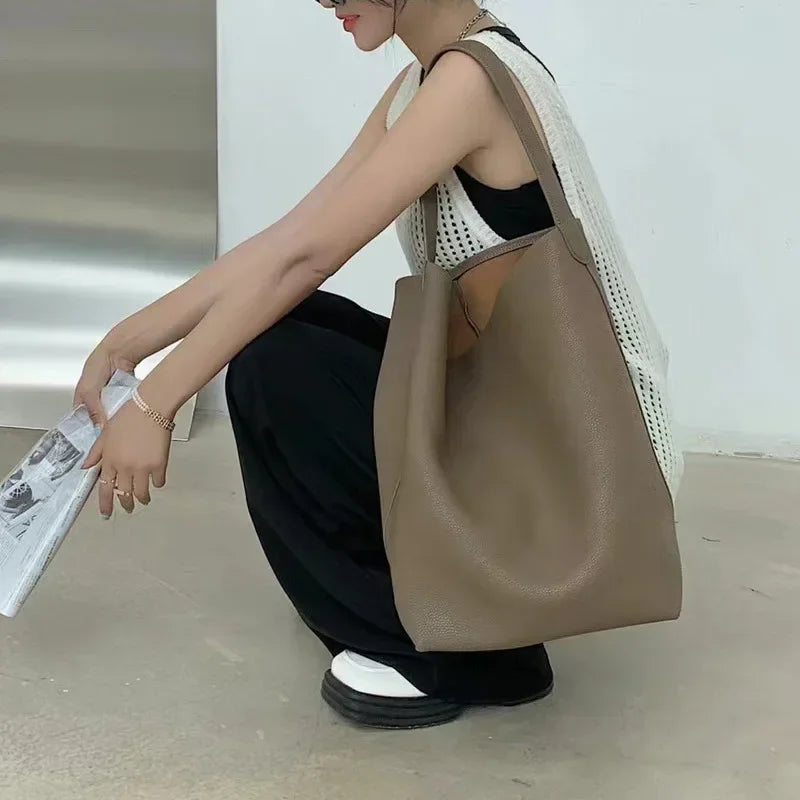 Valentina Tela Large bucket bag in Grey
