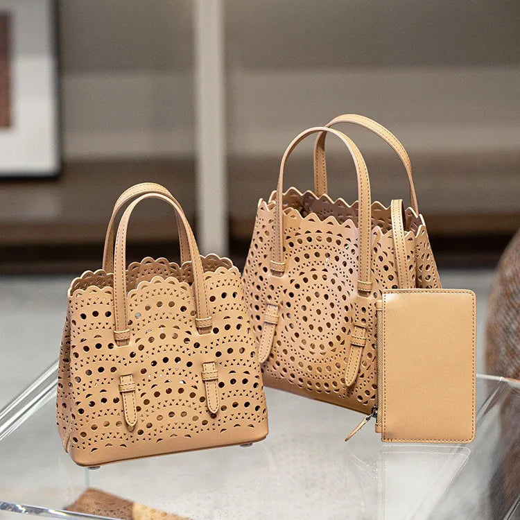 Valentina Urbino Medium tote in Apricot