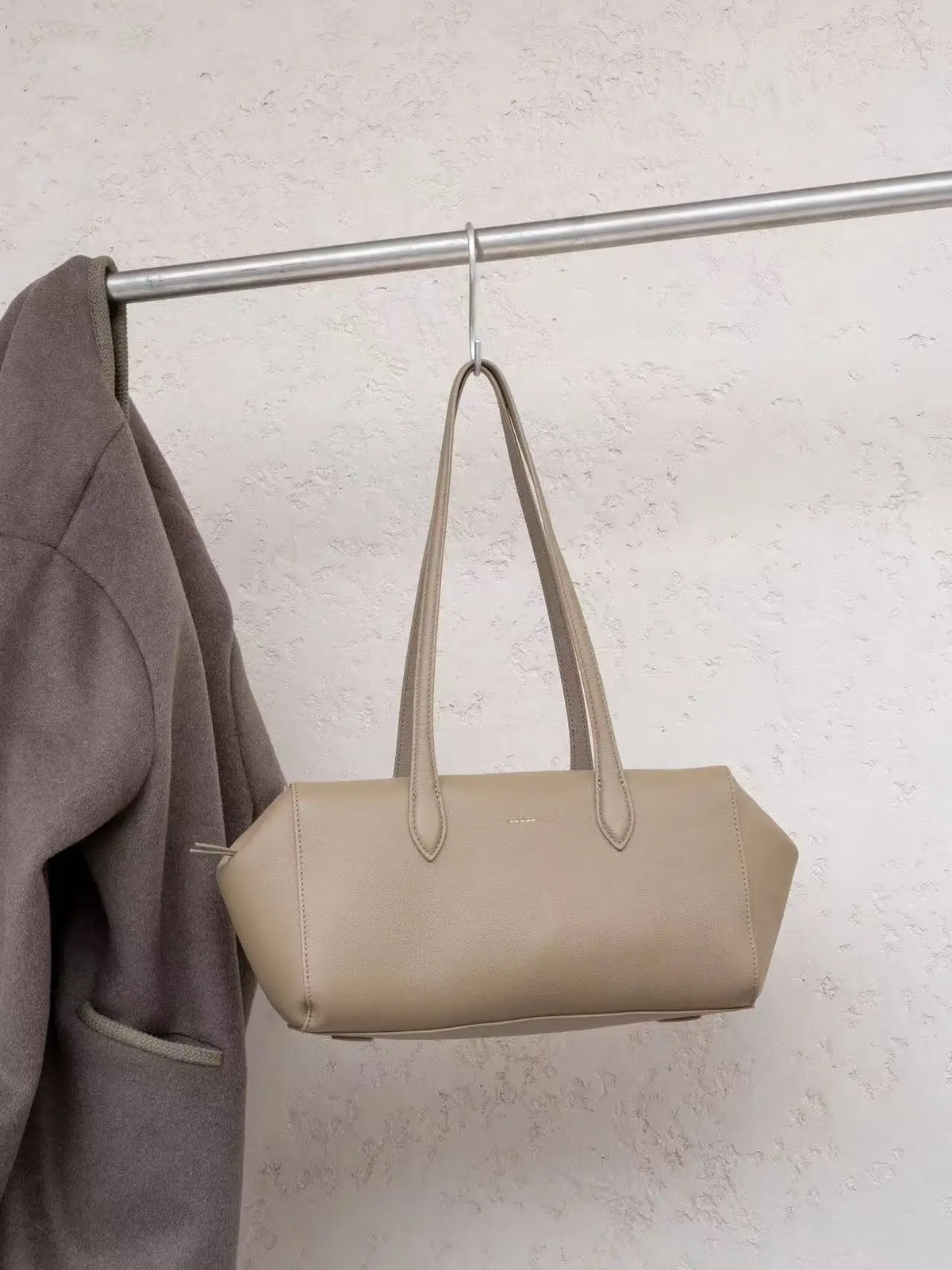 Valentina Lira tote in Khaki