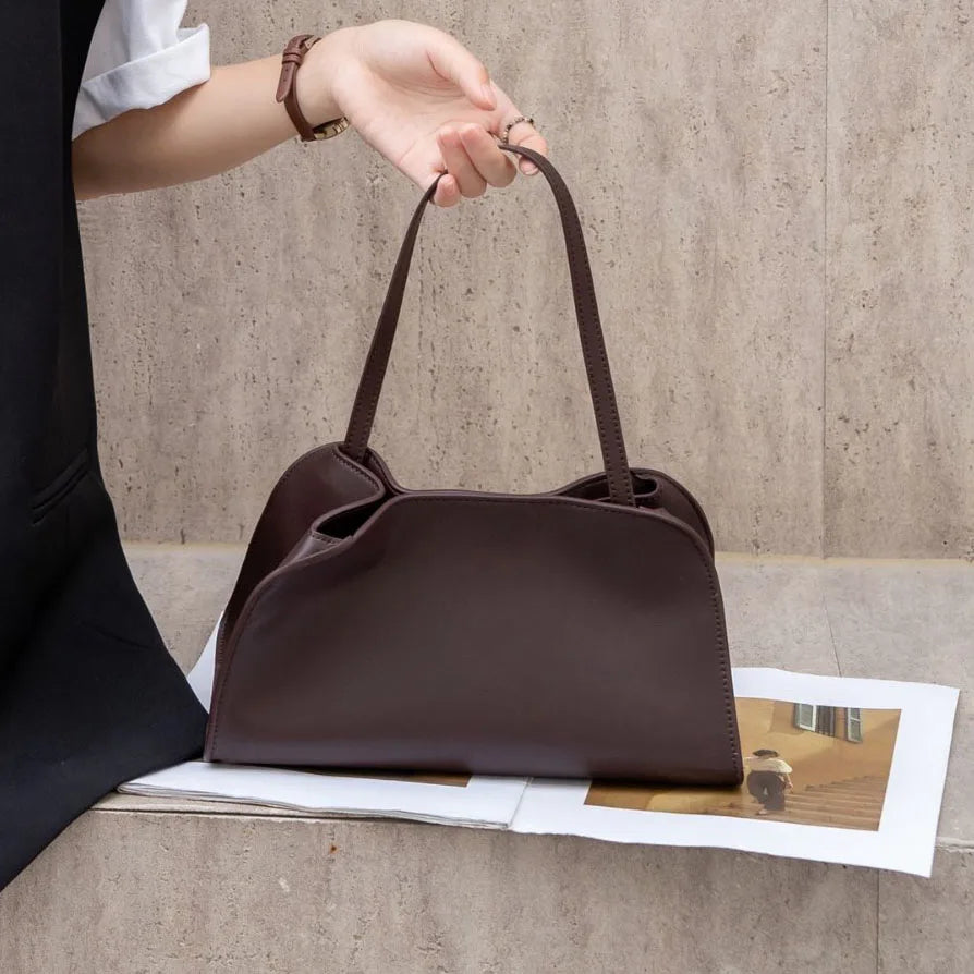 Valentina Sabbia tote in Black, detail