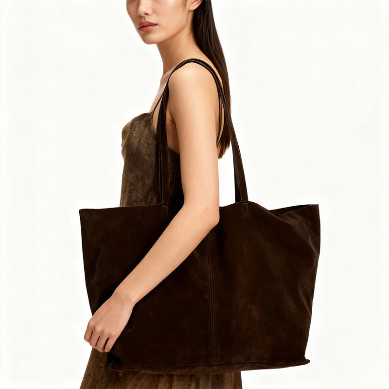 Valentina Bello tote in Coffee, worn