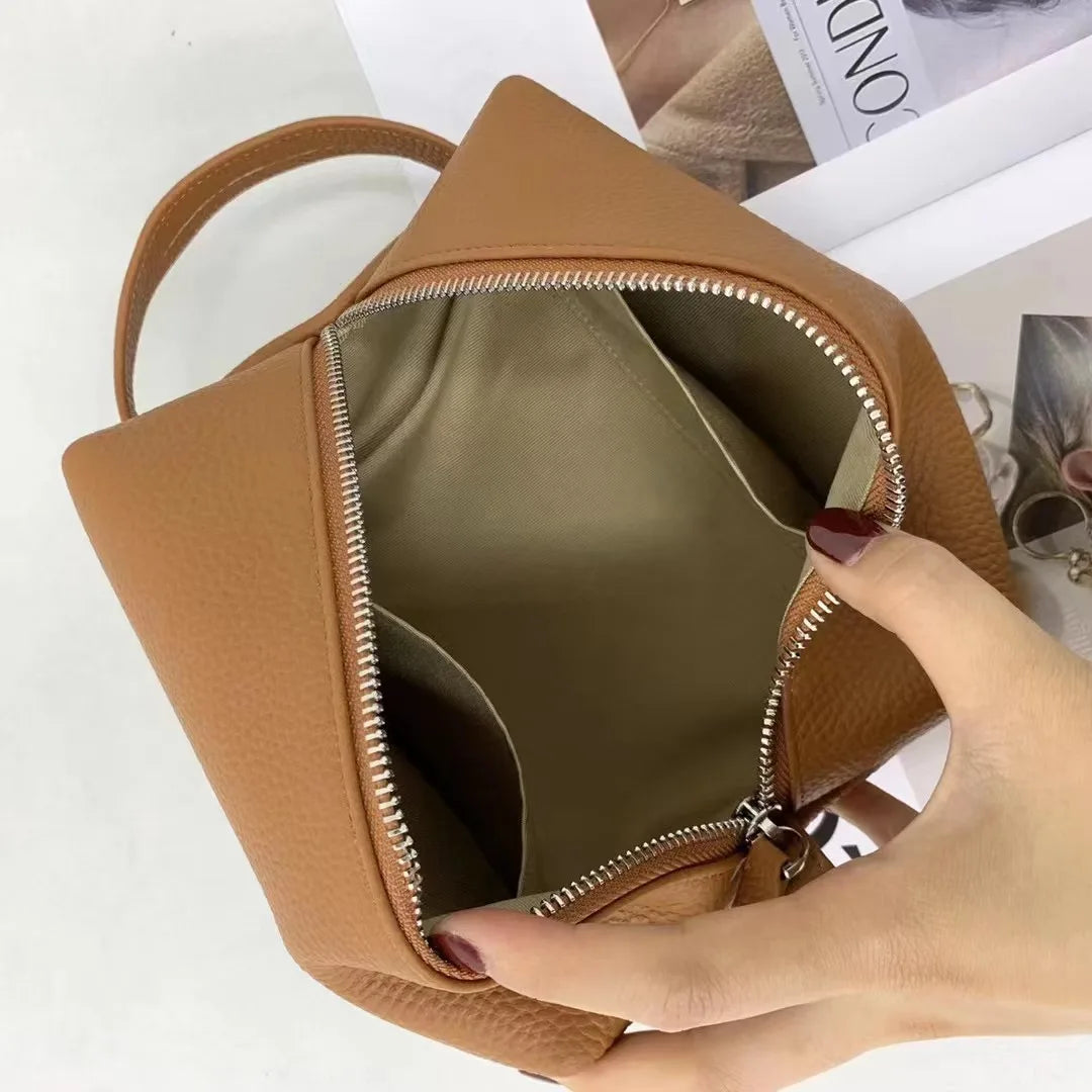Valentina Sole shoulder bag in Yucca, back view