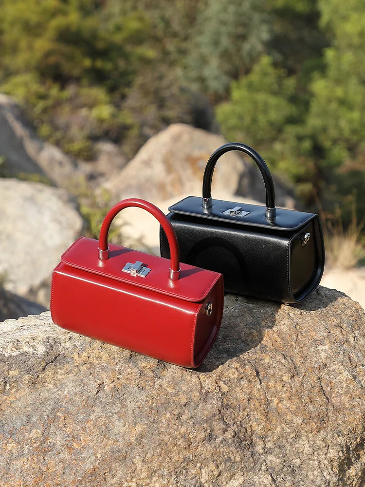 Valentina Palma crossbody bag in Black, back view