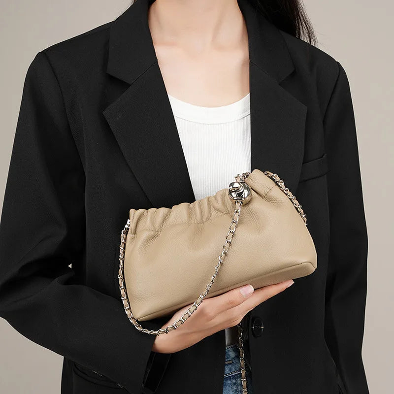 Valentina Giro shoulder bag in Grey, worn