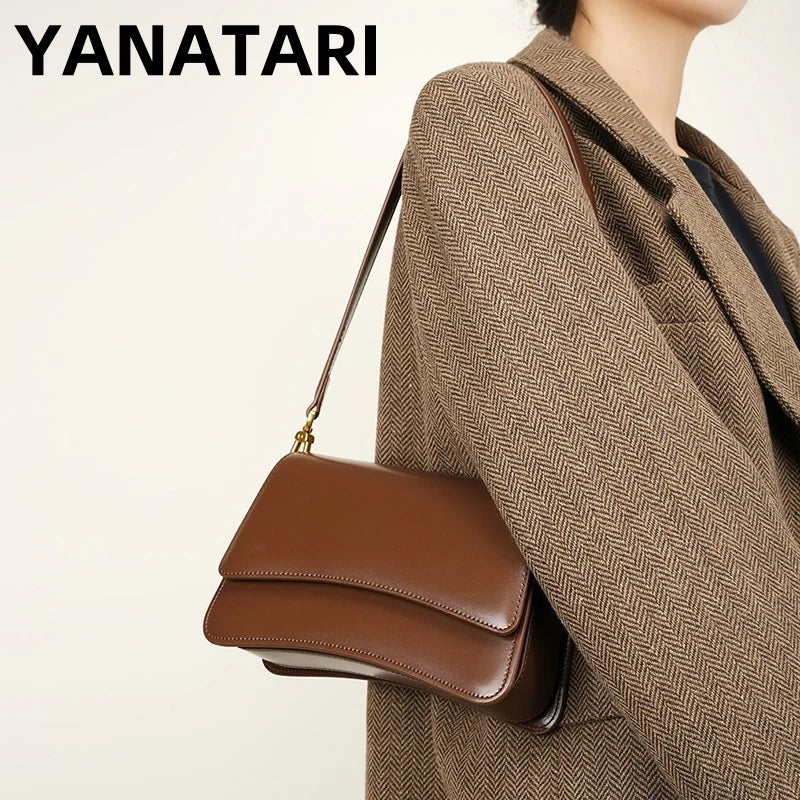 Valentina Oliva shoulder bag in Black, front view
