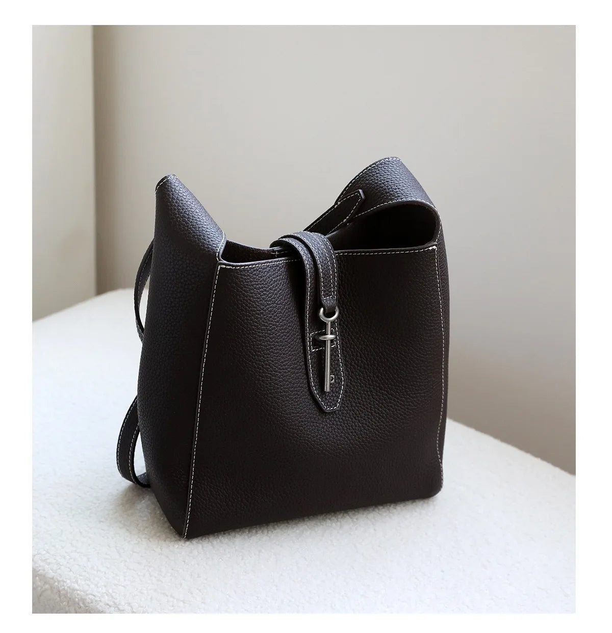Valentina Amalfi hobo in Black